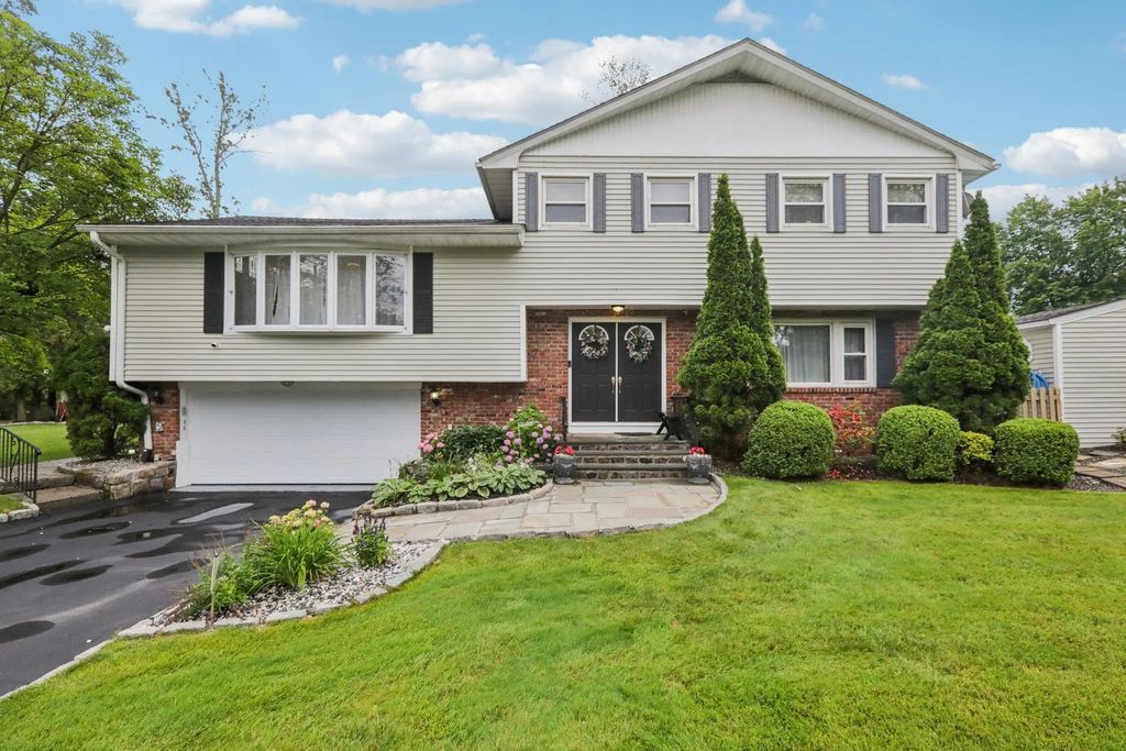 103 Worthington Road, White Plains