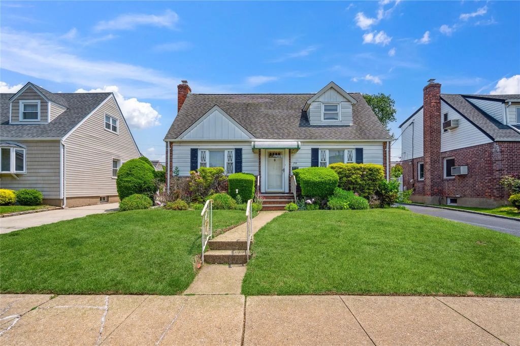 192 Whitehall Road S, Garden City South