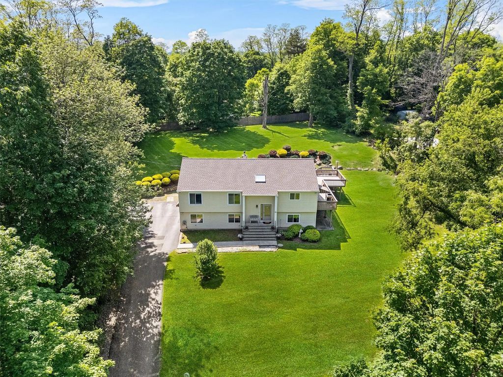 10 Bluejay Place, Mahopac