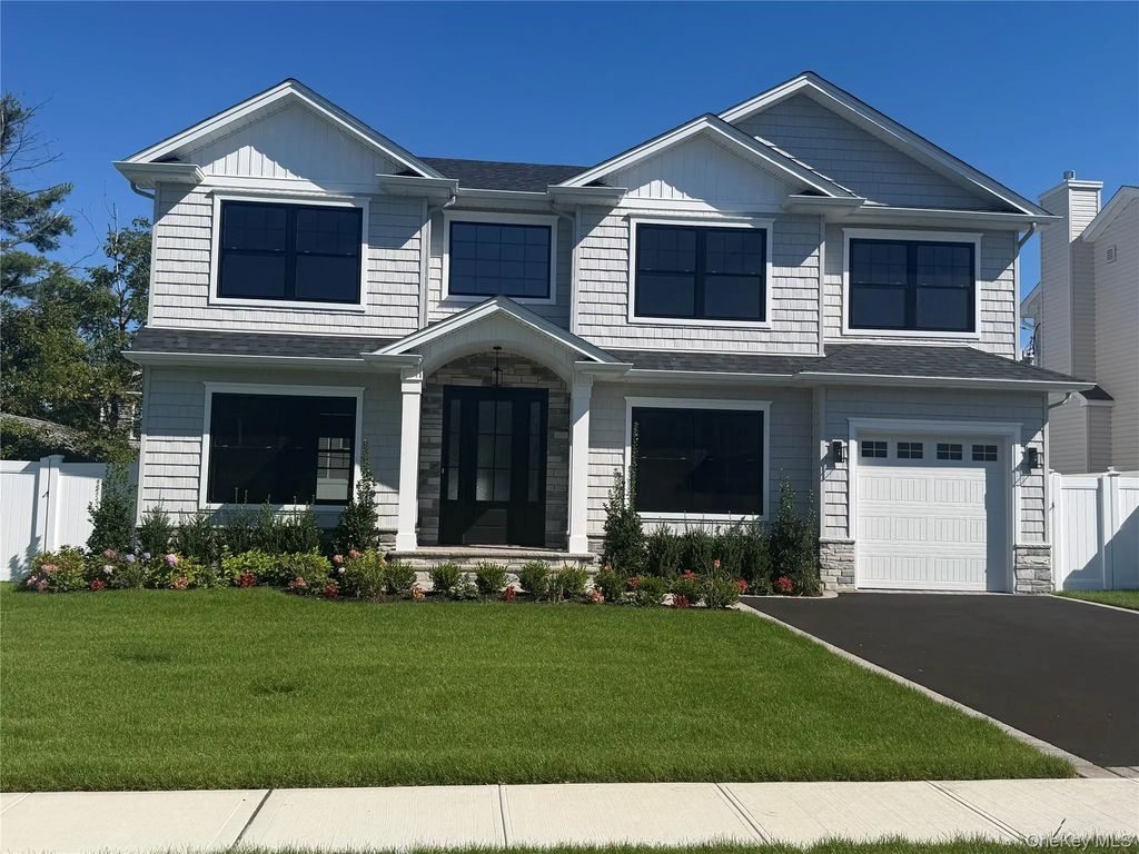 20 Raynham Drive, Syosset