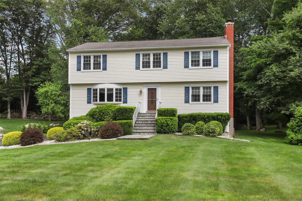 16 Shipley Drive, Cortlandt Manor