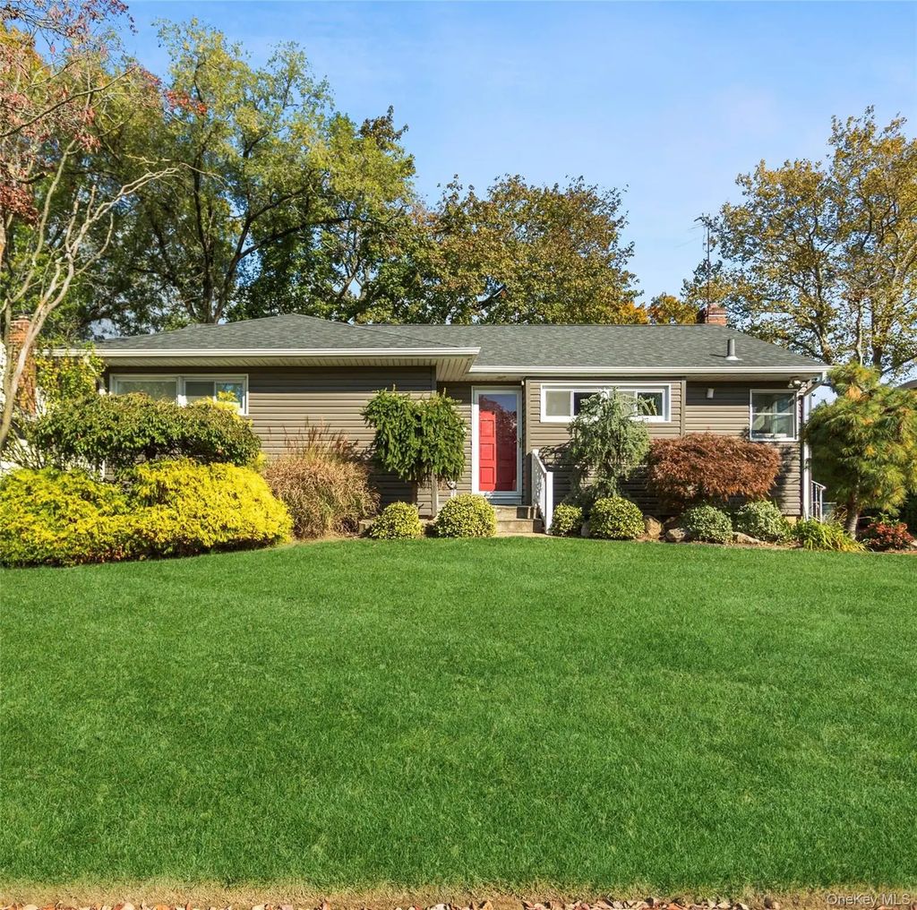 437 Cedar Lane, East Meadow
