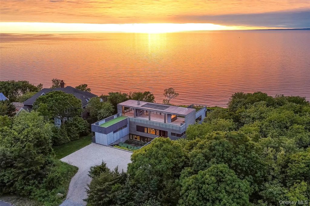 470 Lloyds Lane, Mattituck