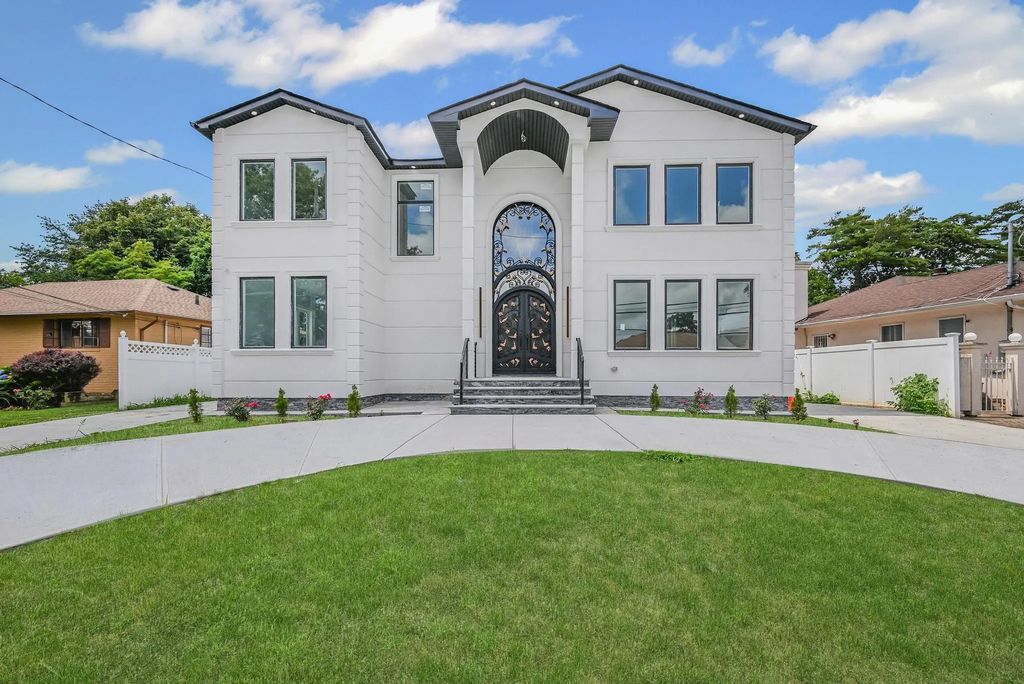 892 Barry Drive W, Valley Stream