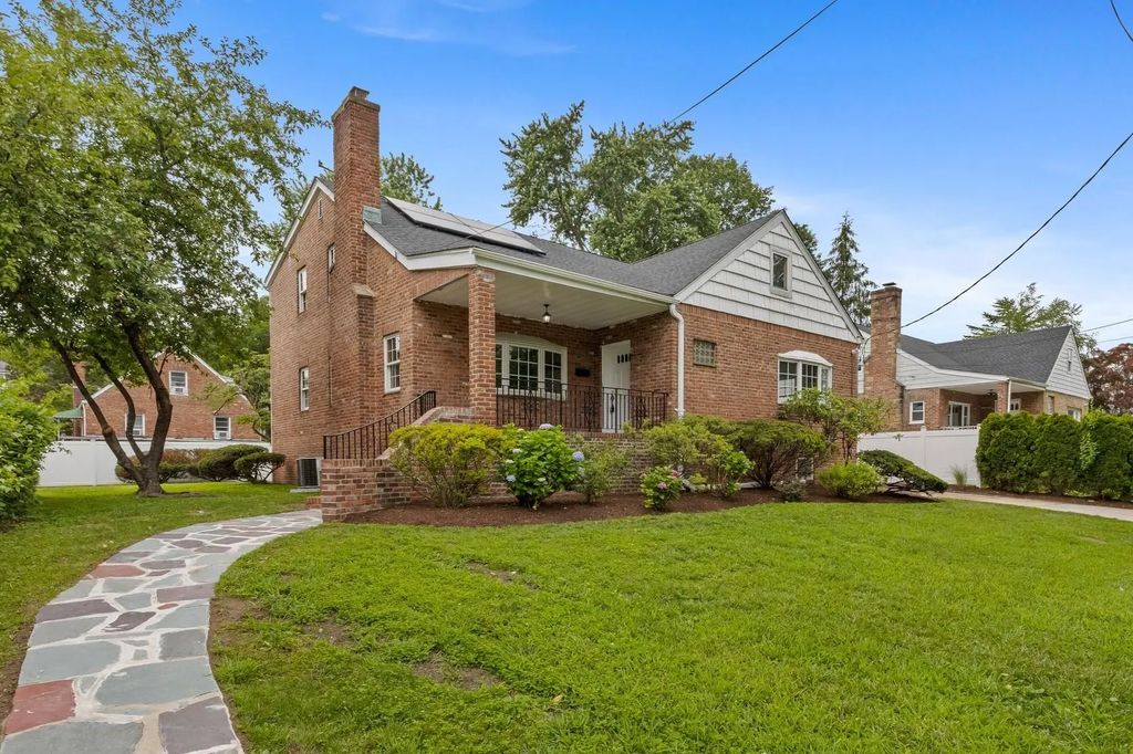 165 Clunie Avenue, Yonkers