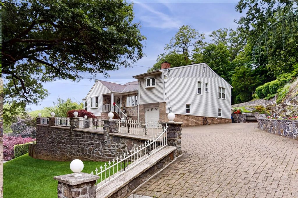 81 Avondale Road, Yonkers