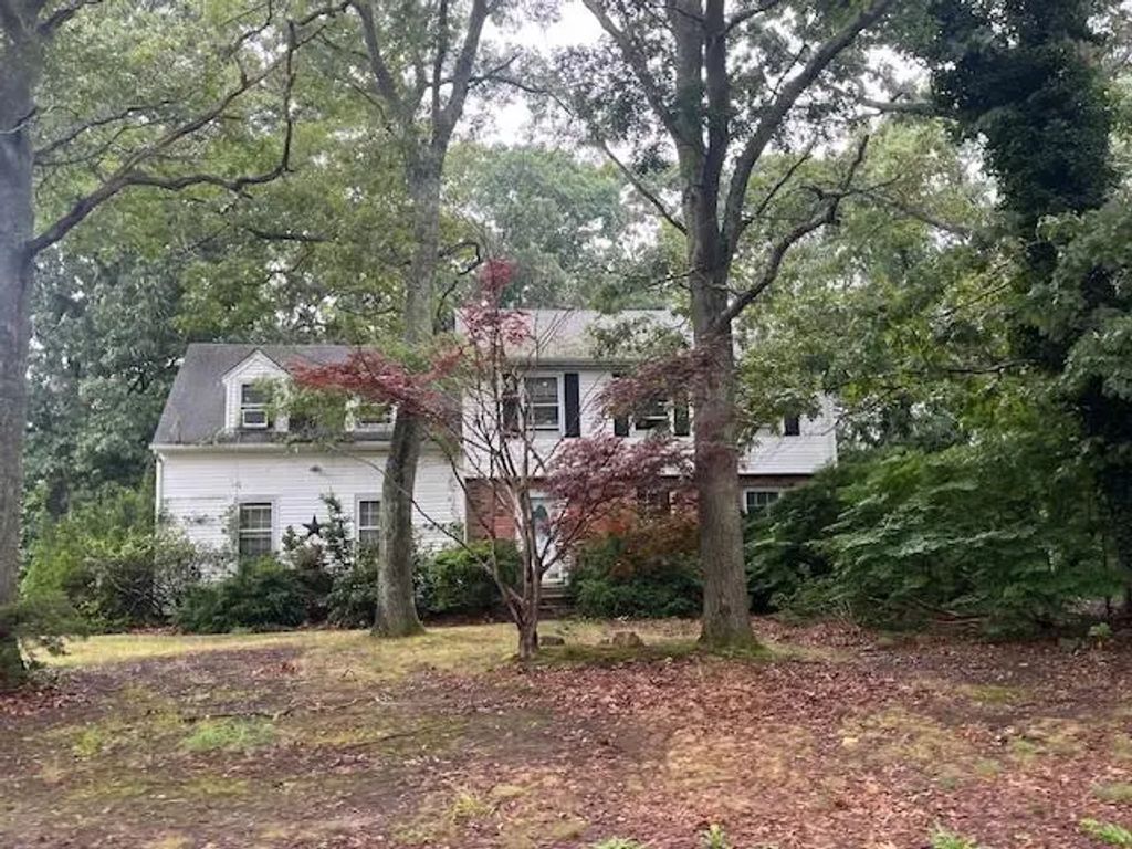 153 Jamaica Avenue, Medford