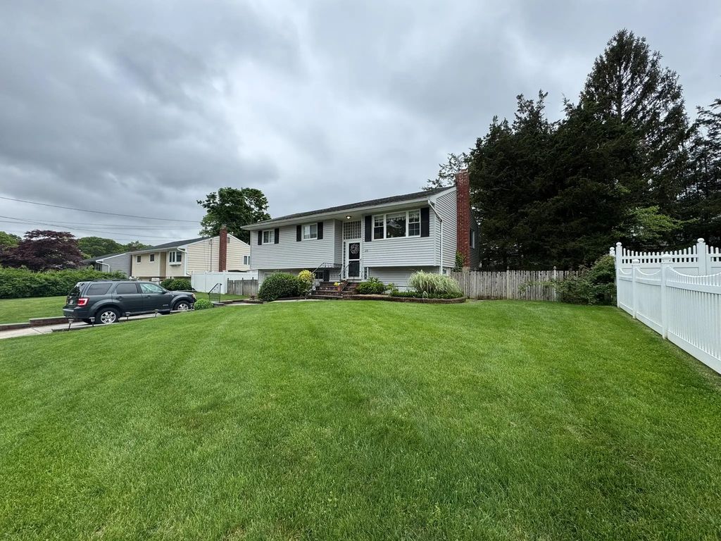 20 Bayberry Road, Ronkonkoma