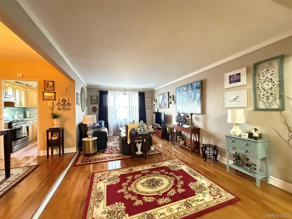 143-50 Hoover Avenue # 302, Briarwood