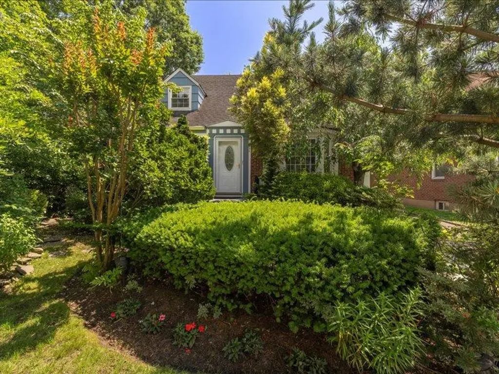 194 Davison Avenue, Lynbrook