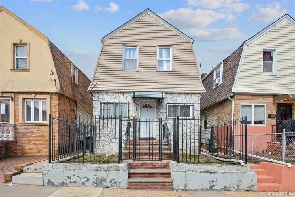 665 Nasby Place, Bayswater
