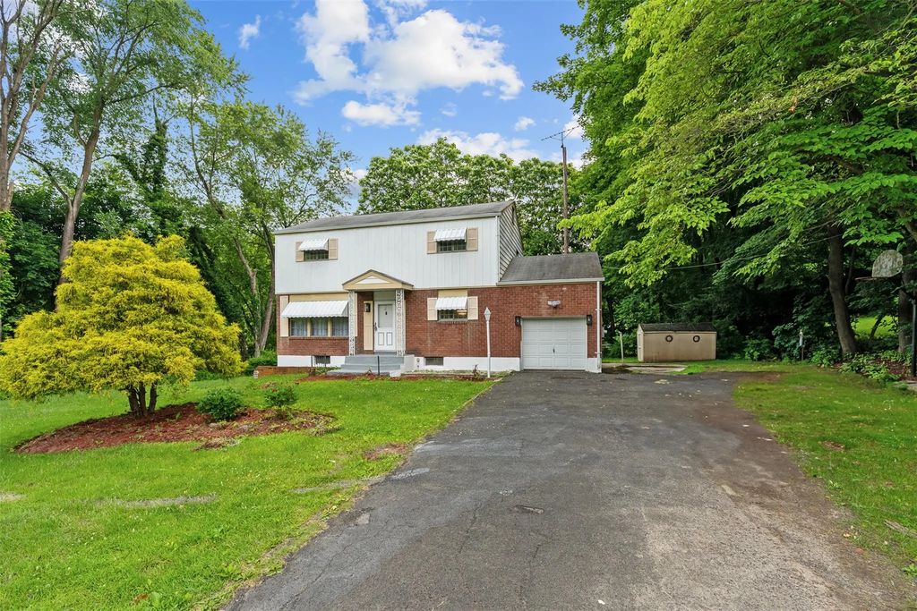 4 Westbrook Drive, Cortlandt Manor