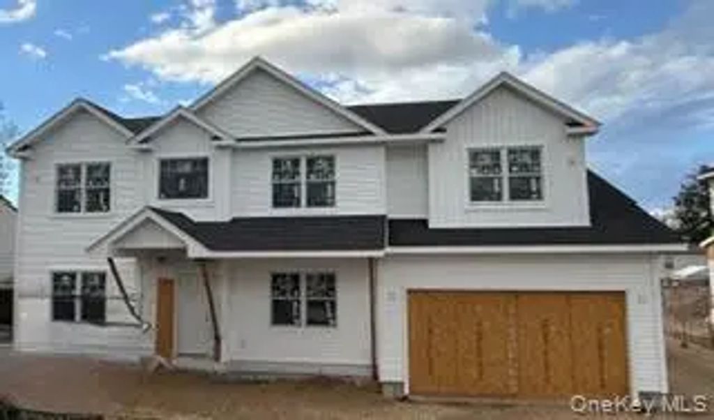 121 Ontario Avenue, Massapequa