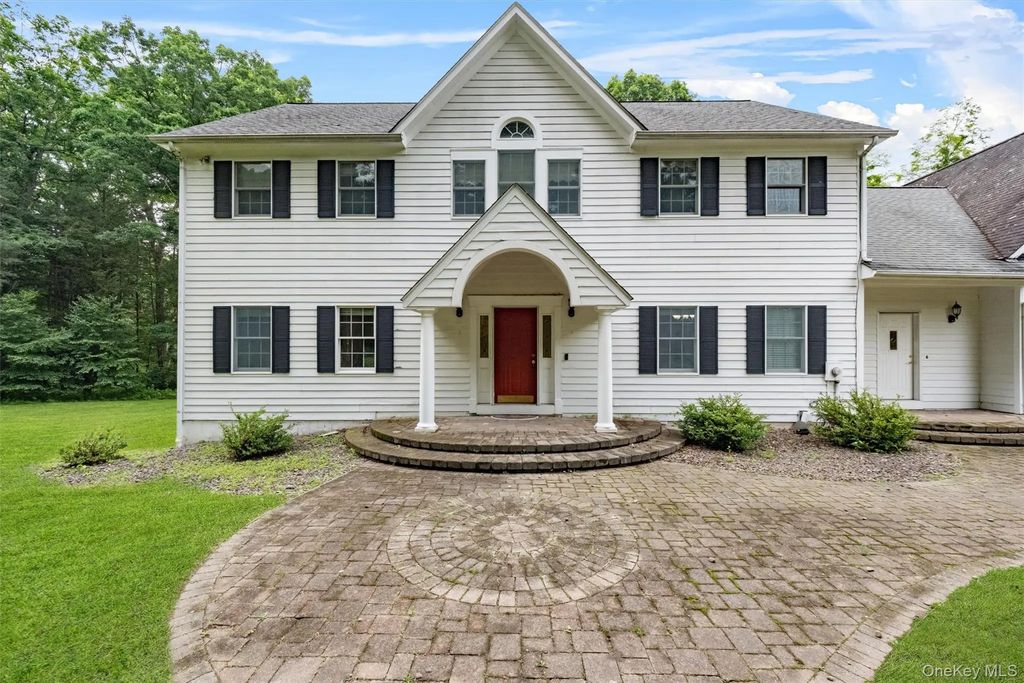 16 Apple Summit Lane, Lagrangeville