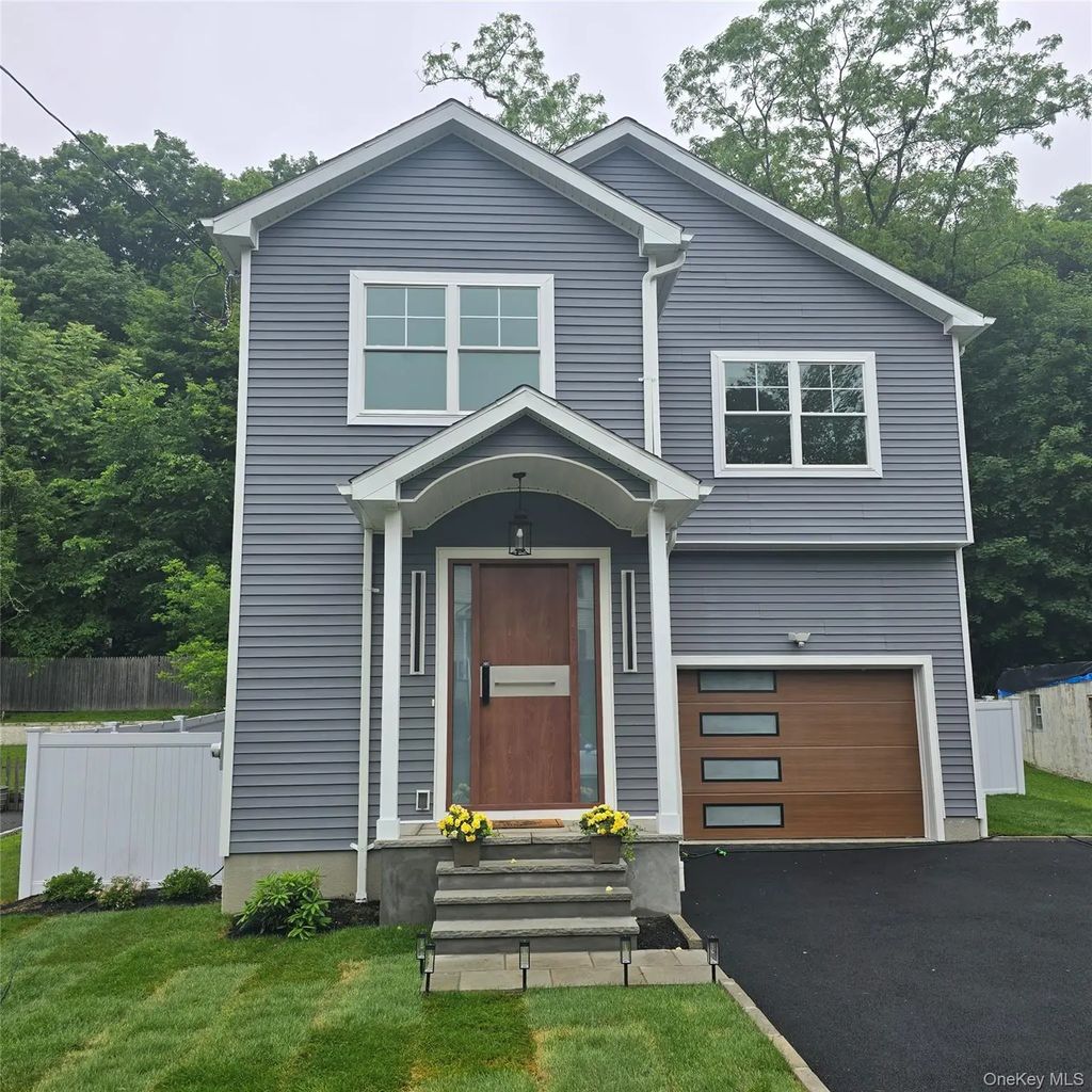 105 Valley Road, White Plains