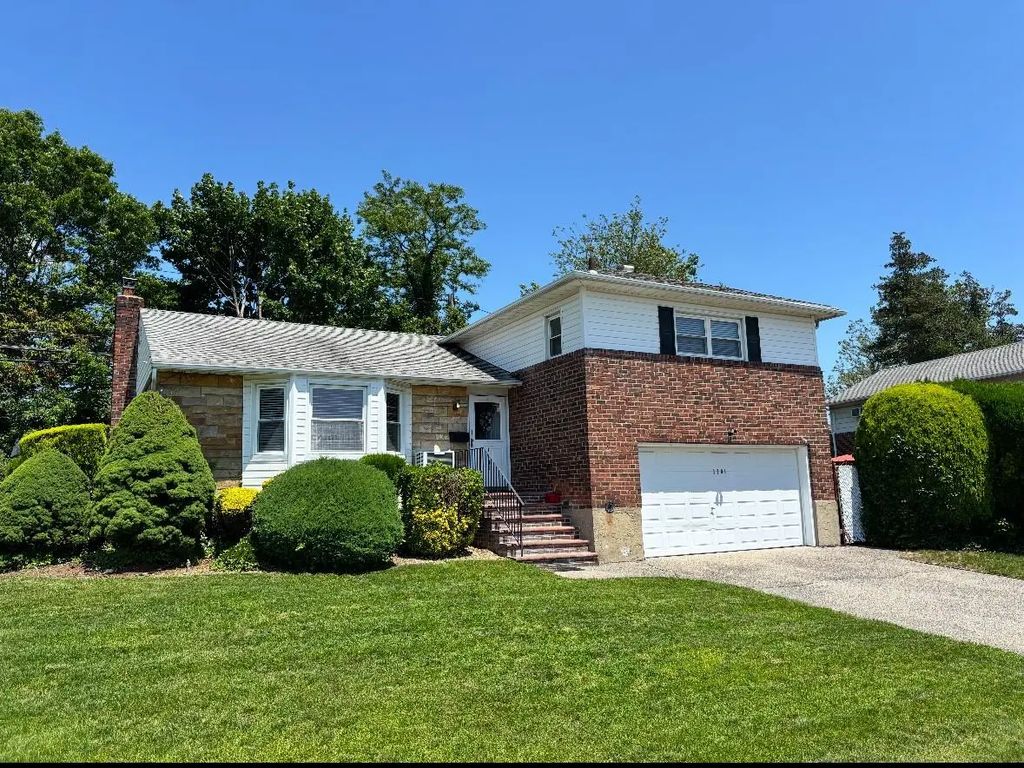 1701 Karen Lane, East Meadow