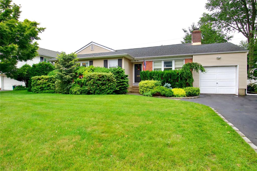 59 Russell Road, Garden City