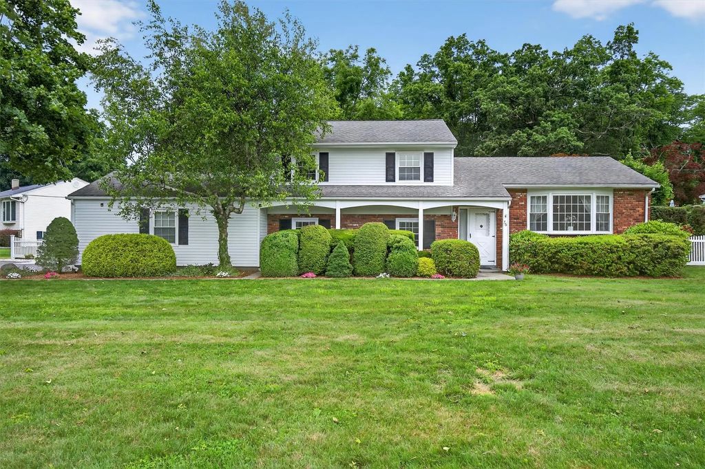 76 Red Mills Road, Mahopac
