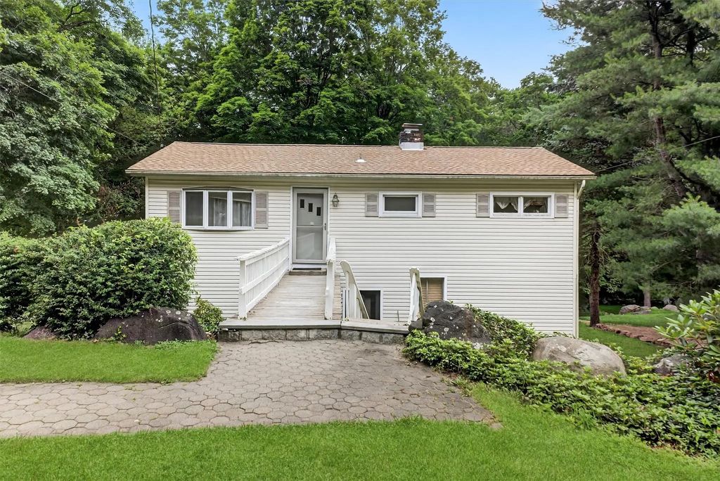 3 Galloway Lane, Cortlandt Manor