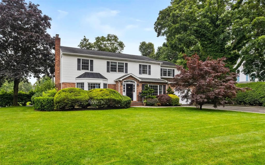 42 Locust Street, Garden City