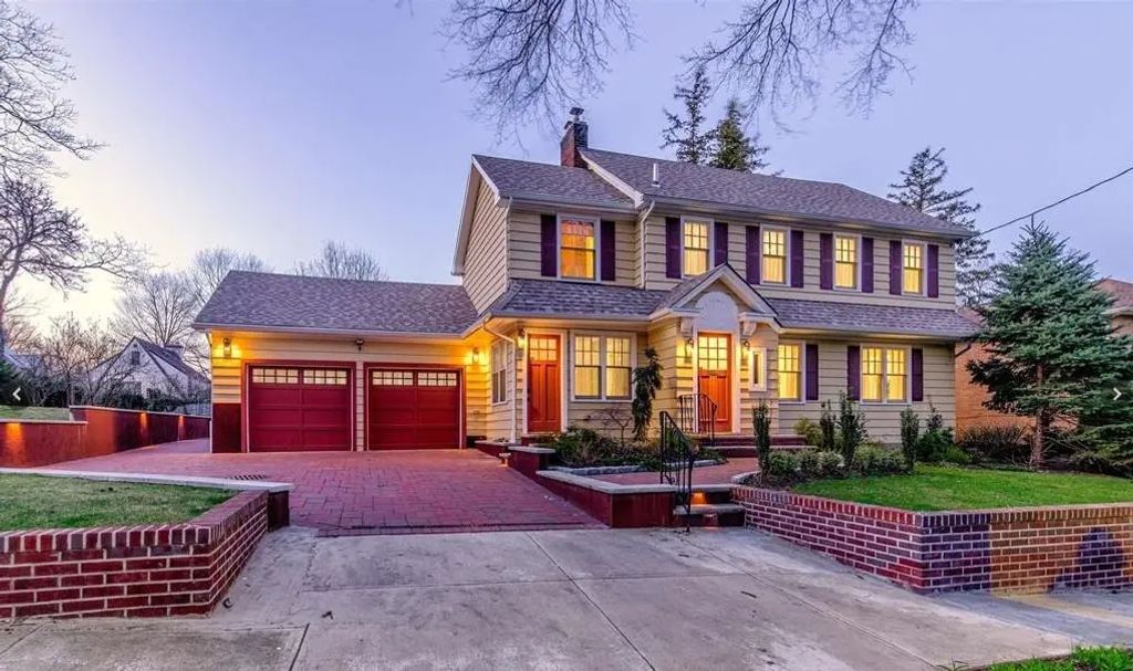 351 Hollywood Avenue, Douglaston