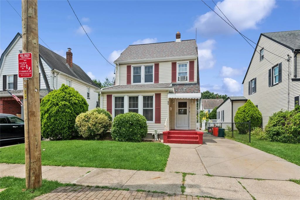 35 Juniper Avenue, Mineola
