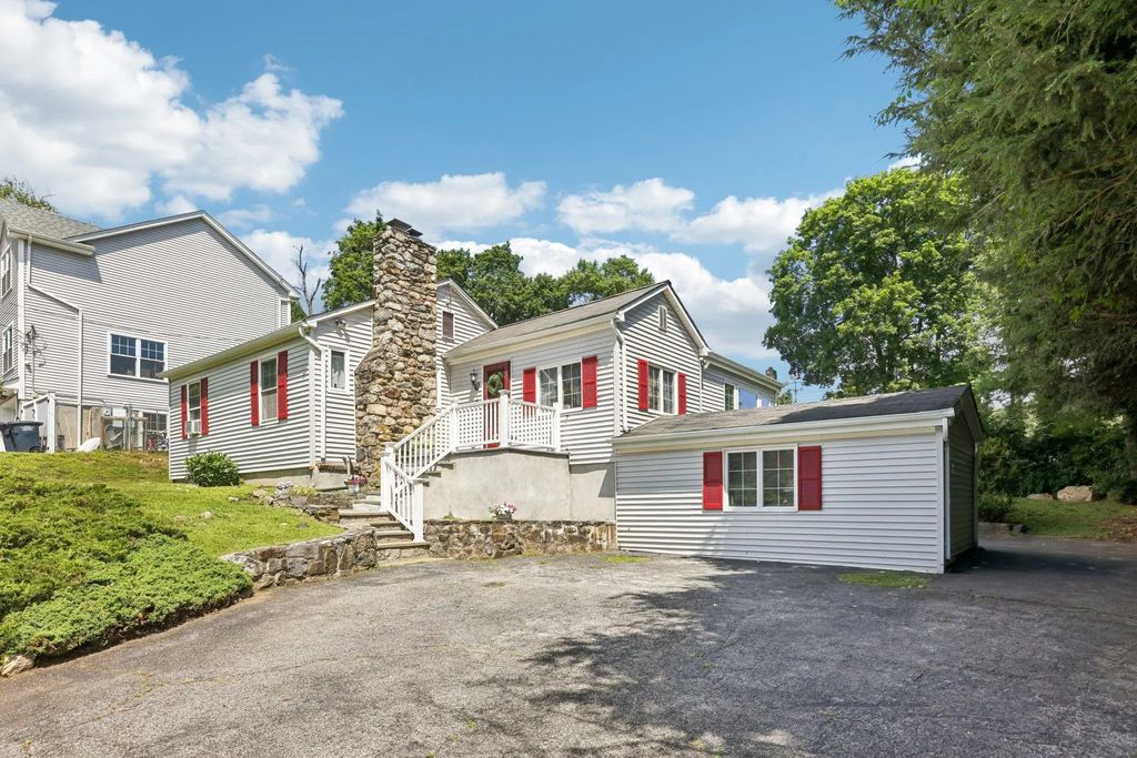 4 Orange Drive, Mahopac