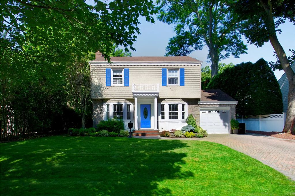 84 Monroe Street, Garden City