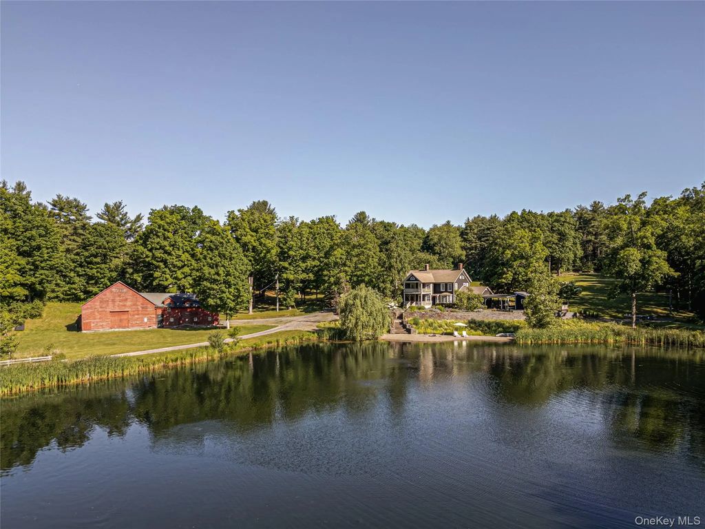 88 Mac Brown Road, Claverack