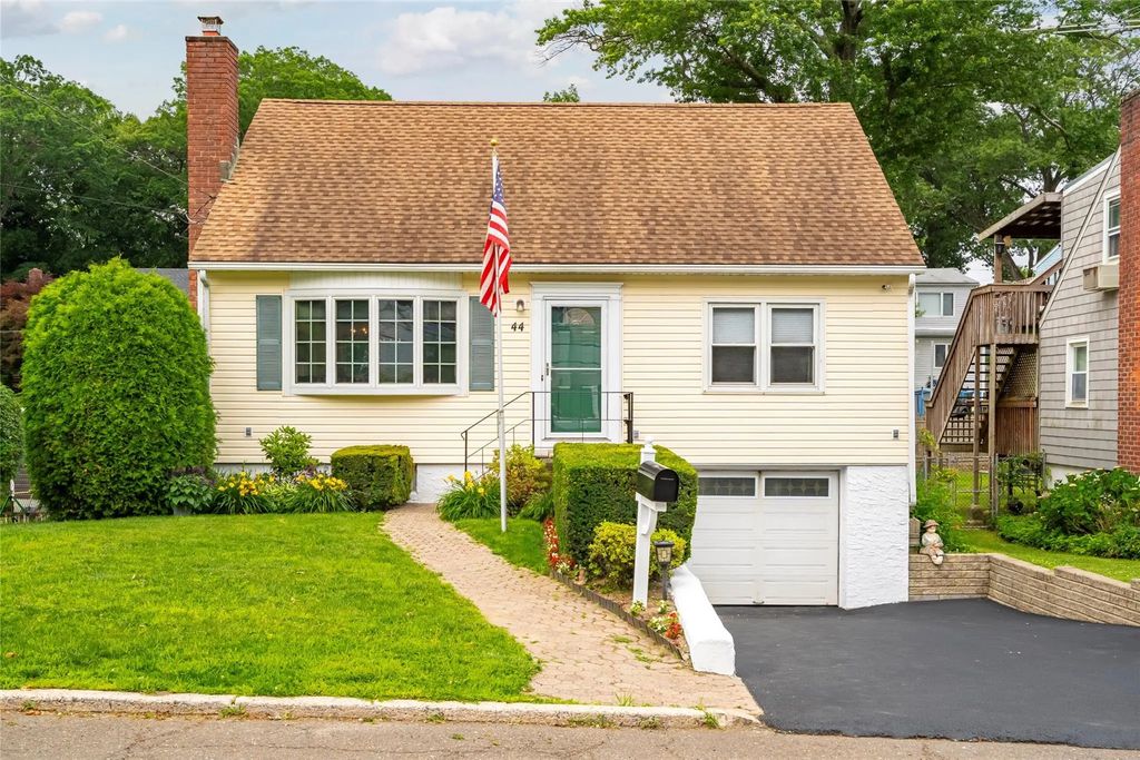 44 N Perkins Avenue, Elmsford