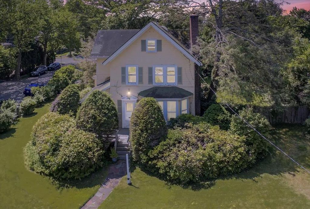 134 Warner Avenue, Roslyn Heights