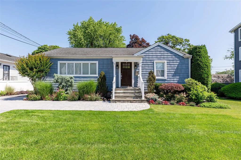 234 N Village Avenue, Lynbrook