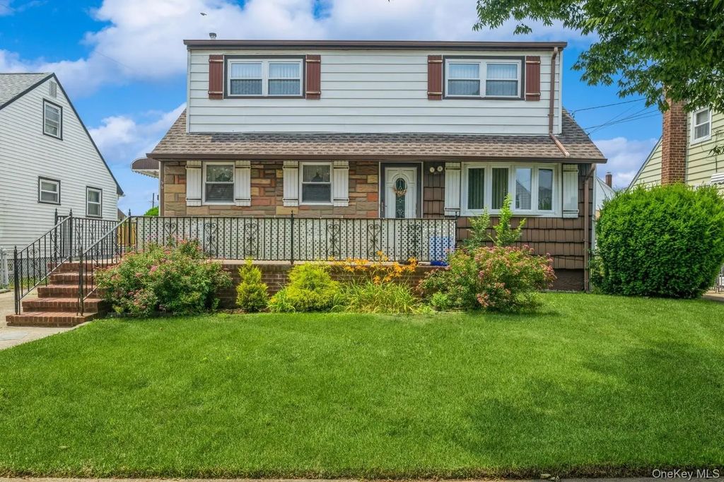 66 Gates Avenue, Valley Stream