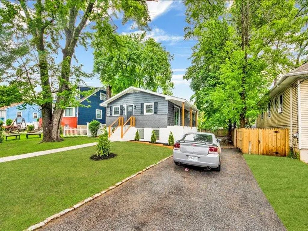 166 Sears Avenue, Elmsford