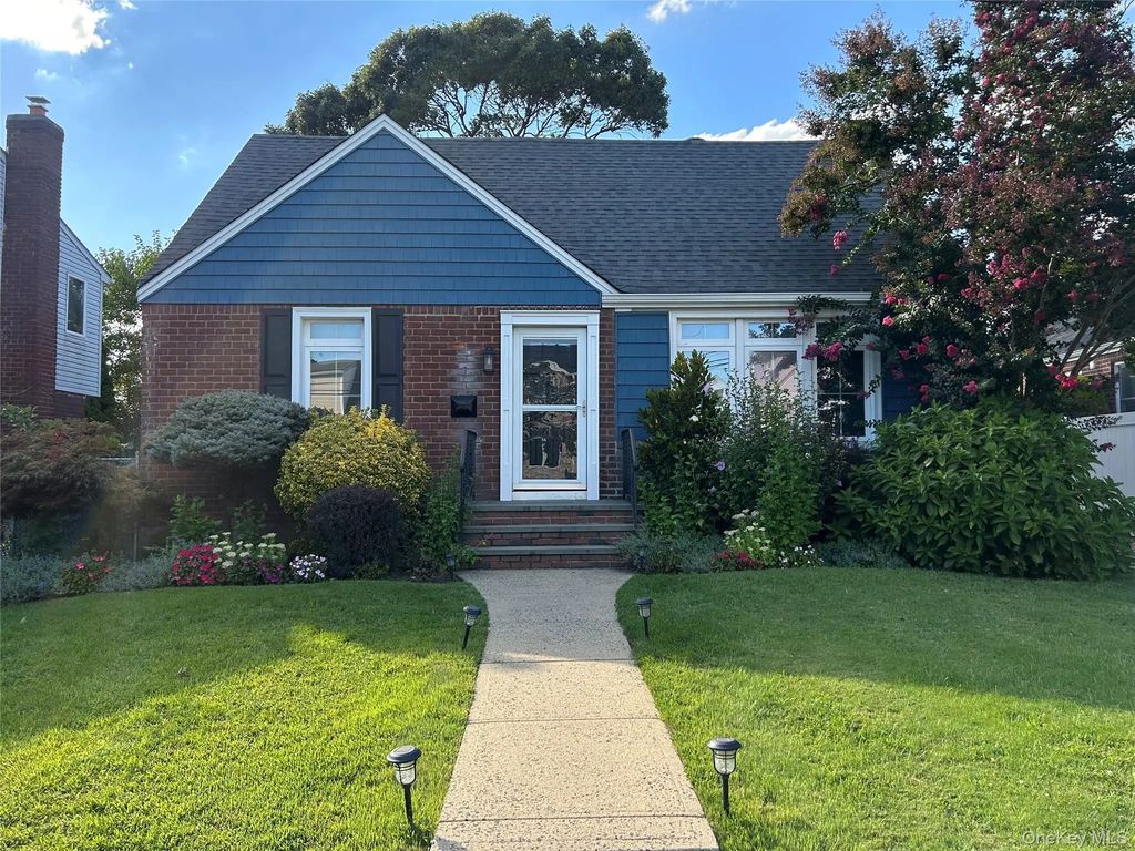 422 Saint Agnes Place, Franklin Square