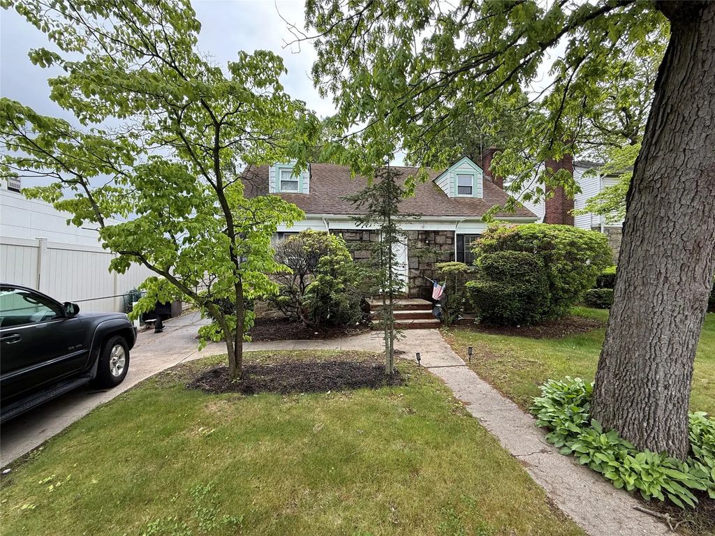 15 Astor Place, Valley Stream