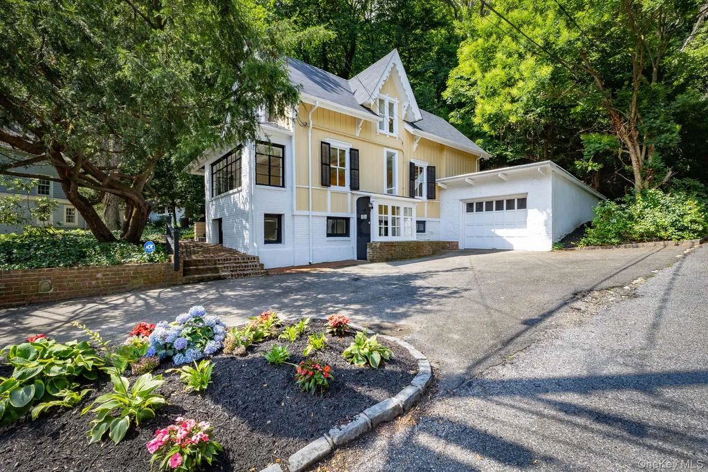 122 Main Street, Roslyn