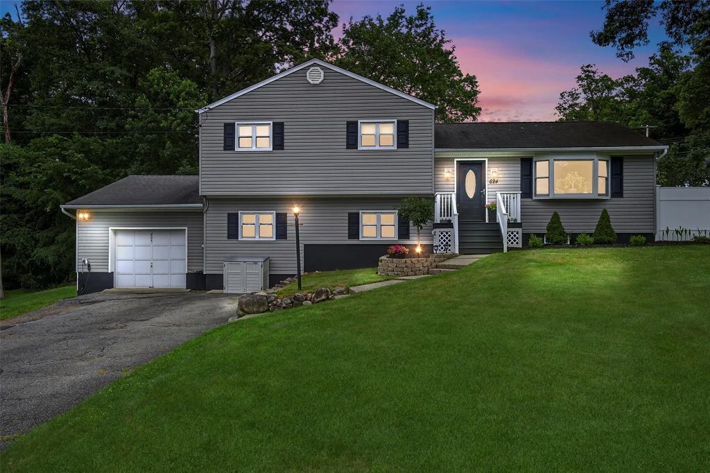 824 Terrace Place, Cortlandt Manor