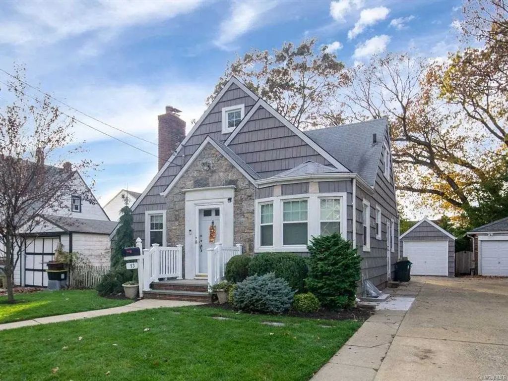 13 Parkview, Malverne
