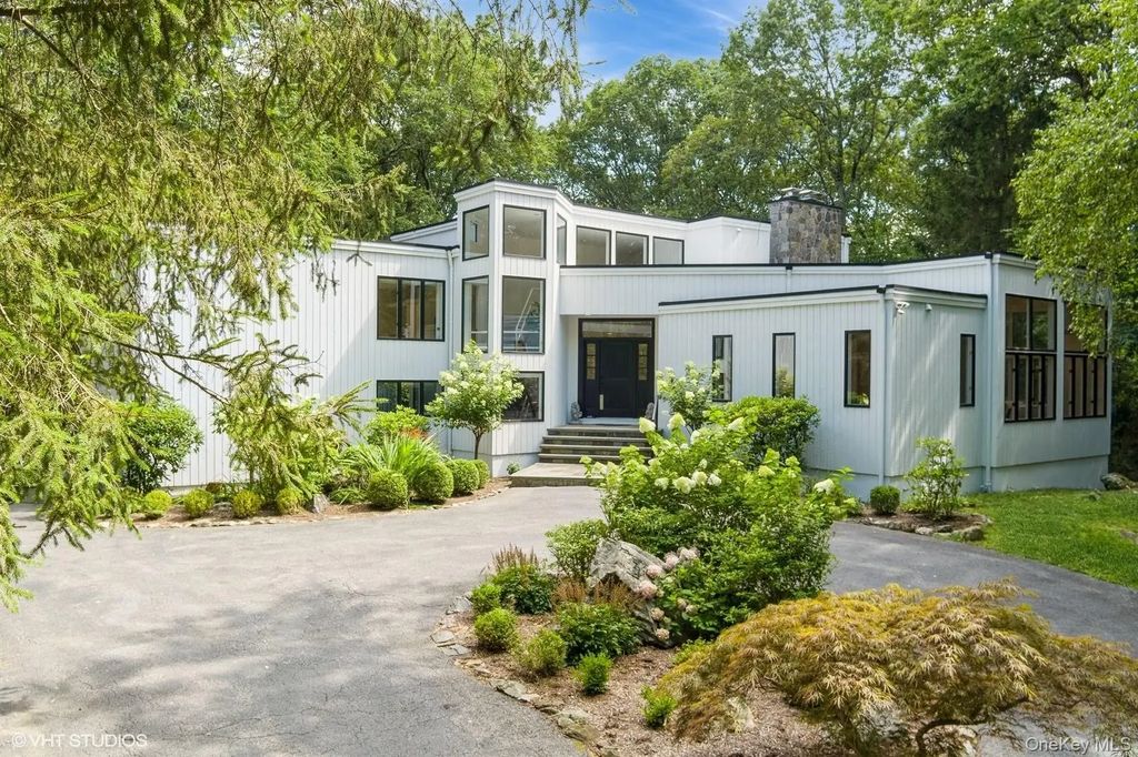 4 Hemlock Hollow Place, Armonk