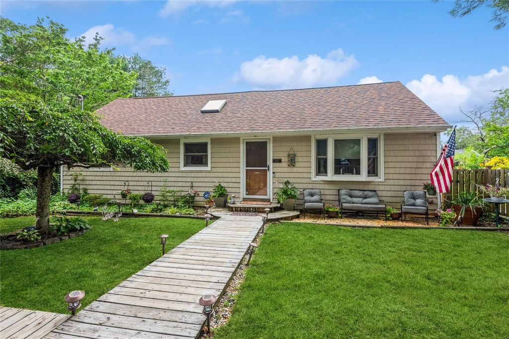 120 Lynbrook Drive, Mastic Beach
