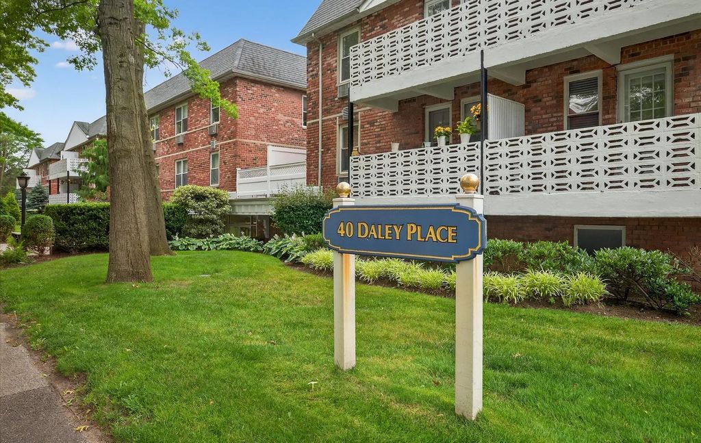 40 Daley Place 233, Lynbrook