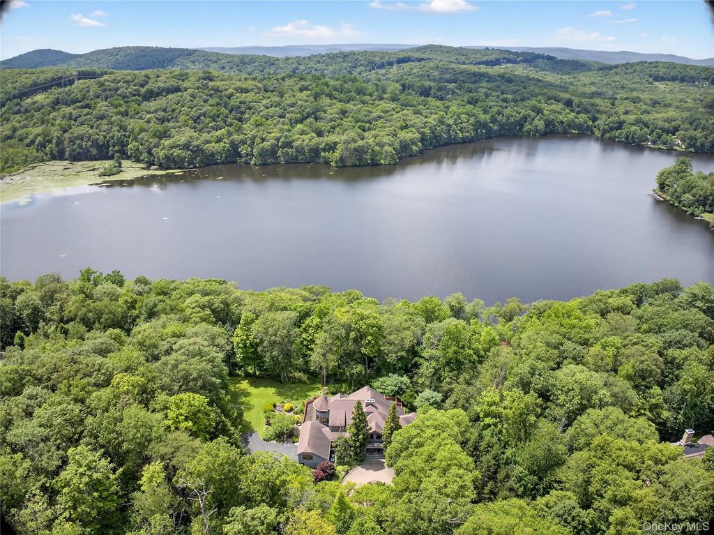 6 Old Cranberry Road, Sloatsburg