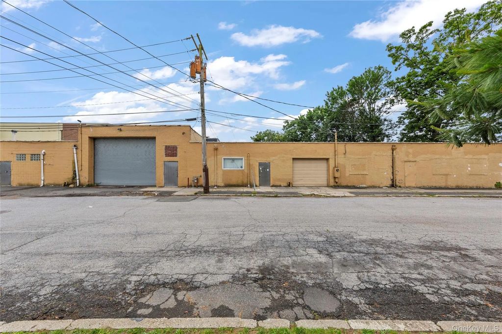 625 W Merrick Road, Valley Stream