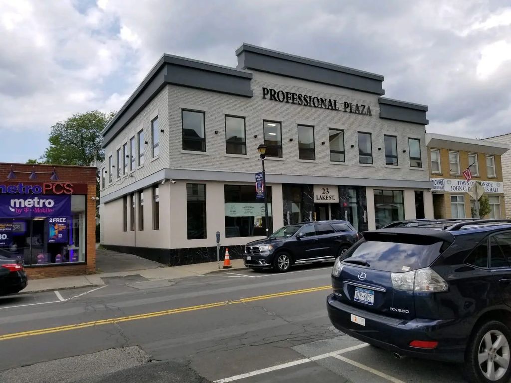 23 Lake Street, Monroe
