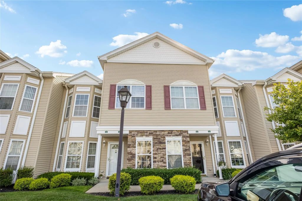 121 Spring Drive 121, East Meadow