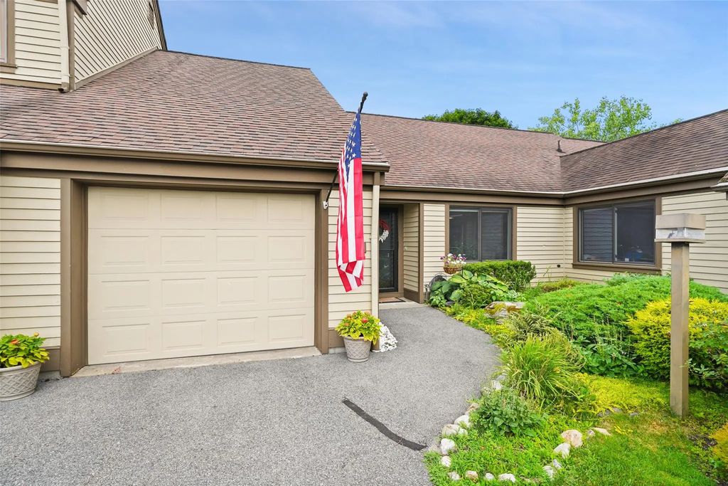 596 Heritage Hills Drive # B, Somers
