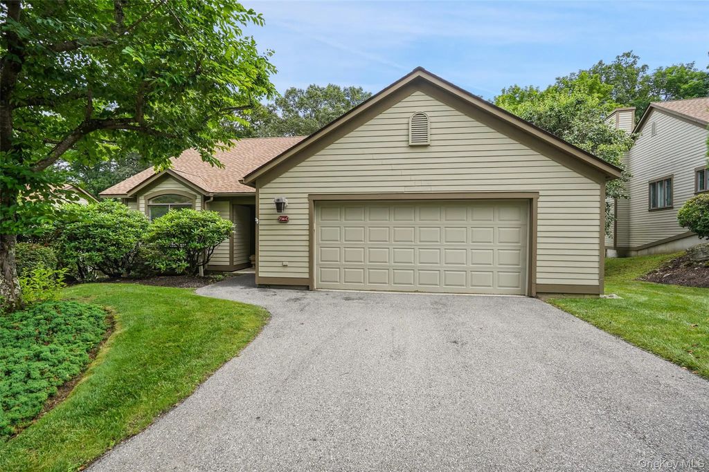 734 Heritage Hills Drive # C, Somers