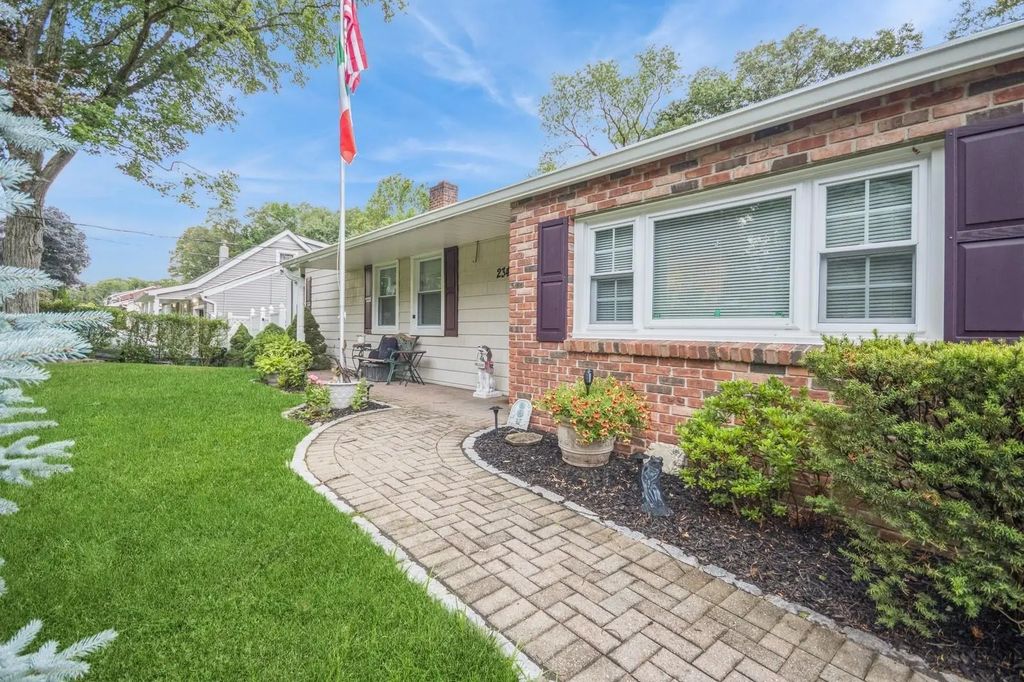 234 Millington Road, Cortlandt Manor