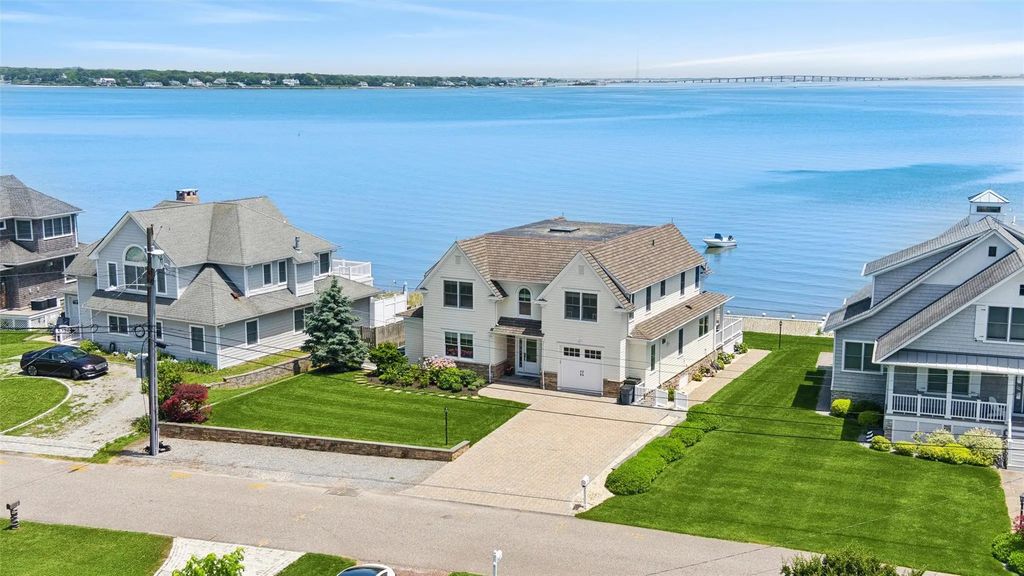 9 Shinnecock Road, East Quogue